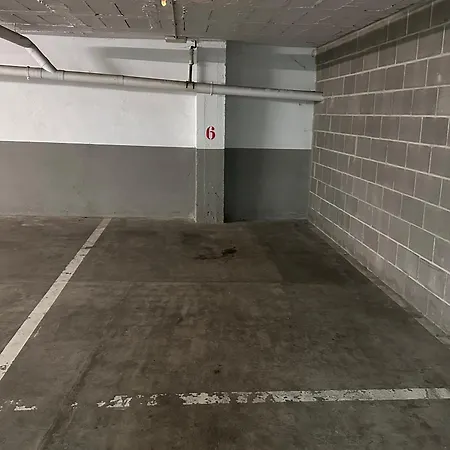 Apartman Pis Amb Parquing Al Centre De *